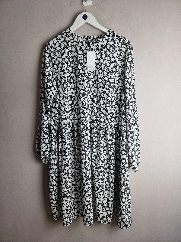 Papaya black & white floral print dress, new - size 20