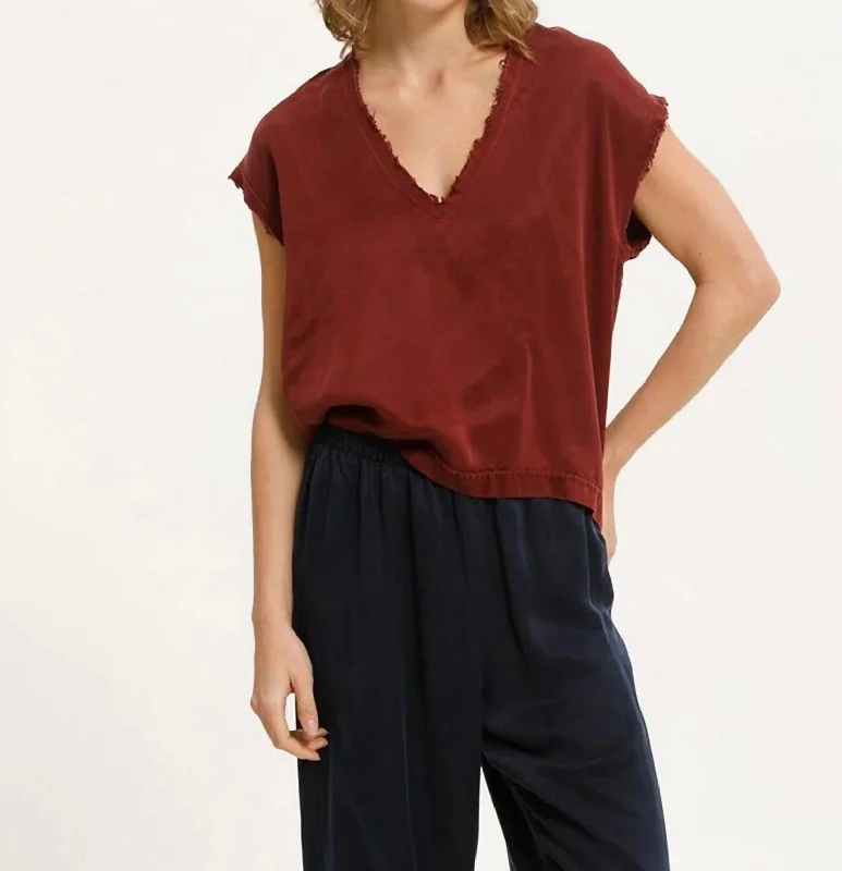 James V Neck Tee In Burgundy